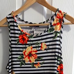 Discreet women's floral and stripe maxi dress SZ: XL